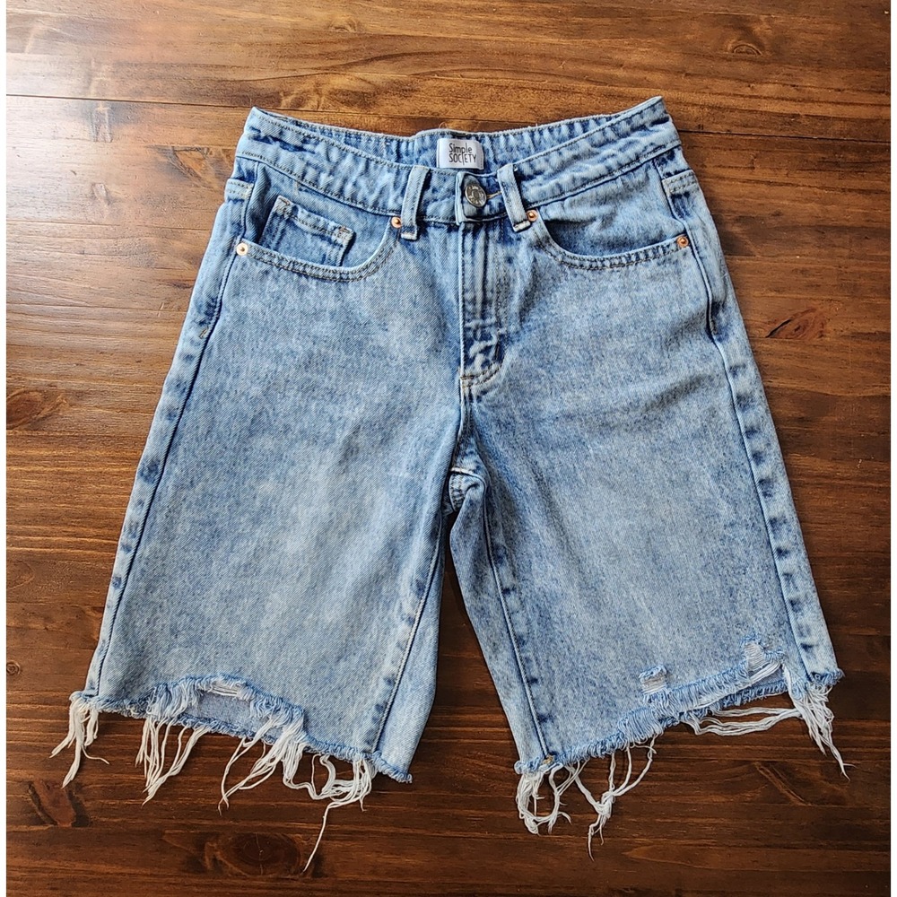 Simple Society 90s Inspired Mom Shorts High Waisted Distressed 1/25 Light Wash